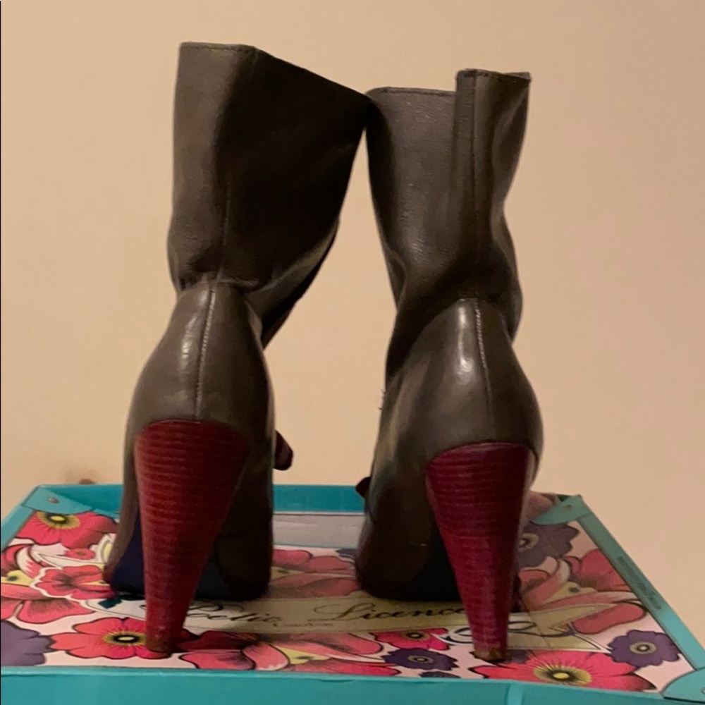 Grey boots - Picture 3 of 3